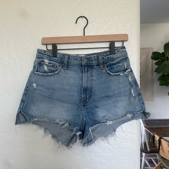 Abercrombie &Fitch High Rise Mom Shorts - Picture 2 of 4
